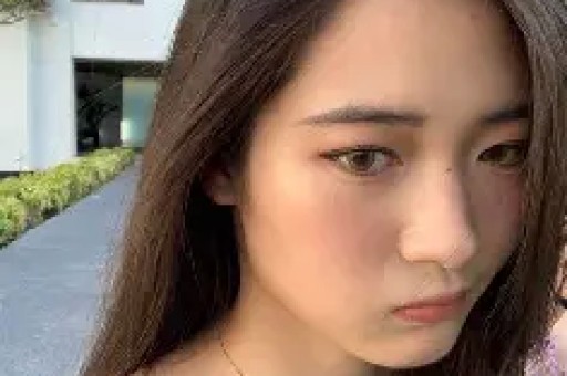 闫学晶直播“哭穷”引风波 道歉被指“知道疼了而非知道错了”