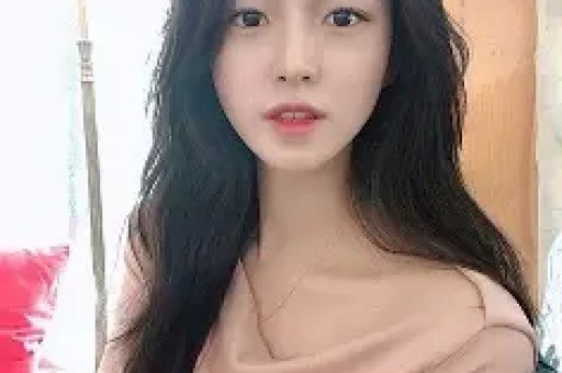 黄渤与神秘女子玩至深夜惹绯闻本尊发图公开女方身份否认出轨